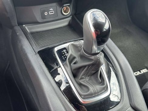 Used 2020 Nissan Rogue S FWD image 28