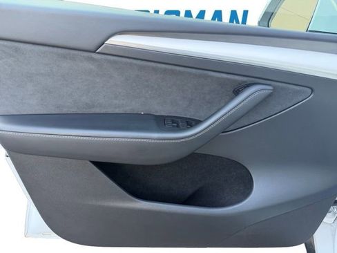 Used 2023 Tesla Model Y Long Range image 18