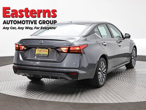 Used 2025 Nissan Altima 2.5 SV FWD image 5