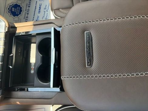 New 2026 GMC Yukon Denali Ultimate w/ LPO, Floor Liner Package AWD/4WD image 24