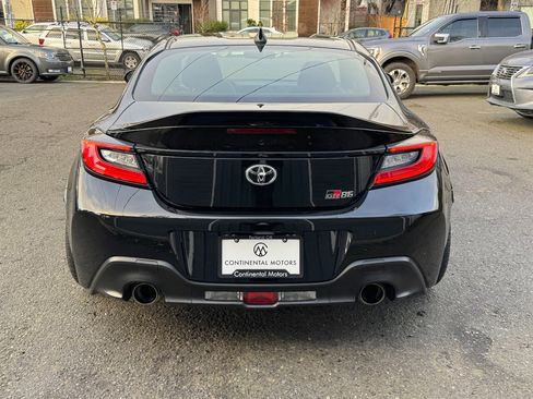 Used 2024 Toyota GR86 Premium image 9