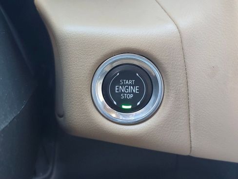 Used 2021 Chevrolet Suburban Premier w/ Premium Package image 25