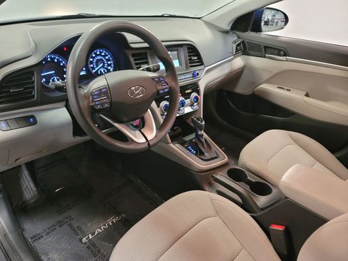 Used 2019 Hyundai Elantra SE image 18
