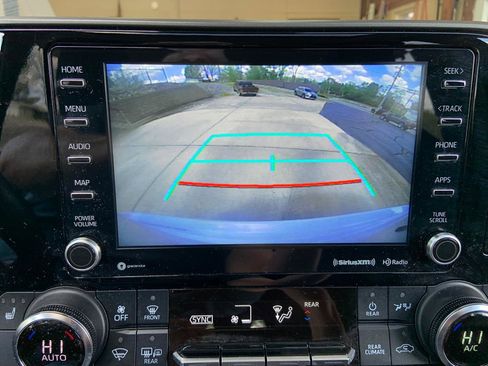 Used 2022 Toyota Highlander XLE image 22