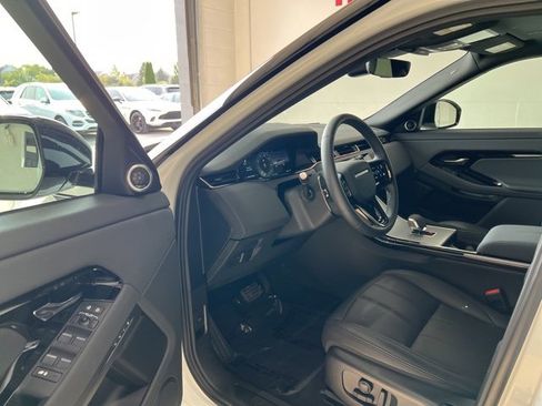 Used 2025 Land Rover Range Rover Evoque S image 13