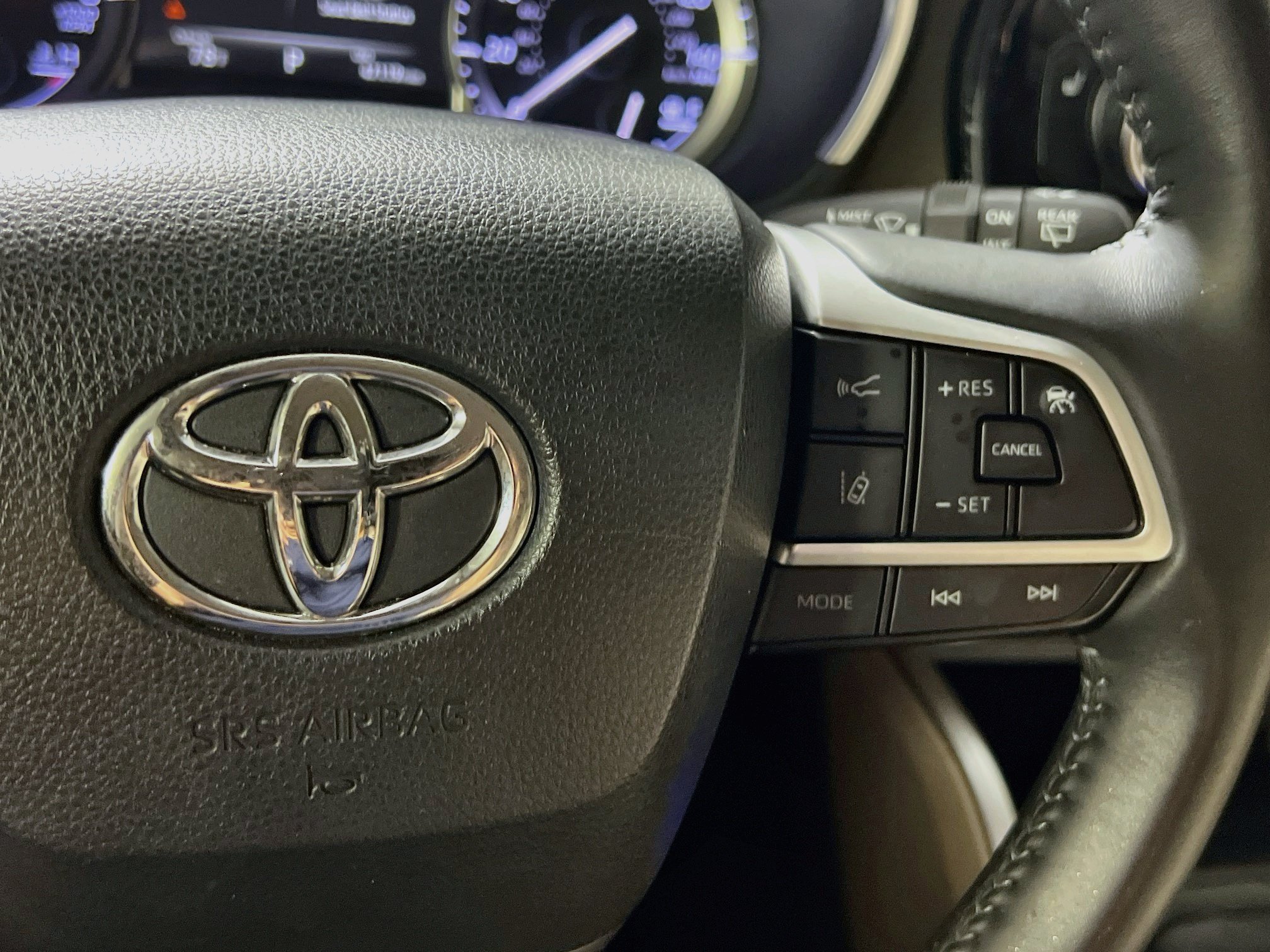 Used 2022 Toyota Highlander XLE FWD image 20