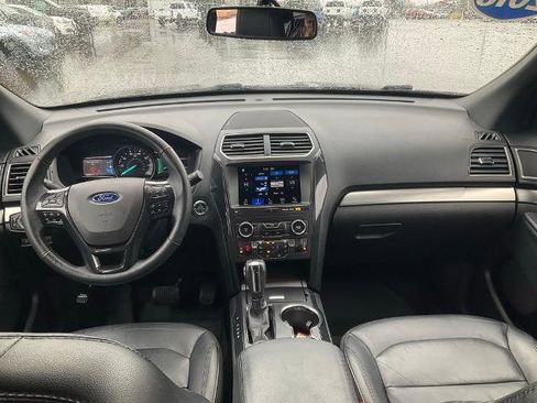 Certified 2018 Ford Explorer XLT w/ Equipment Group 202A AWD/4WD image 5