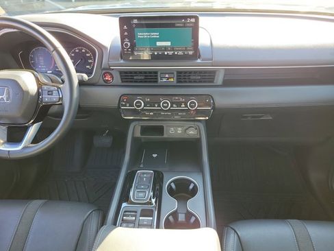 Certified 2024 Honda Pilot Touring image 5