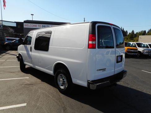 Used 2015 Chevrolet Express 3500 RWD 3500 6.0 V8 Cargo Van 1 Ow image 10