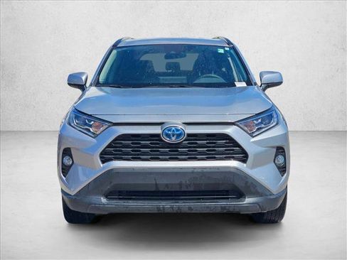 Used 2021 Toyota RAV4 XLE image 2