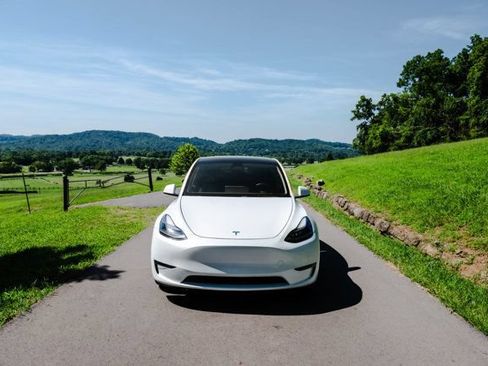 Used 2022 Tesla Model Y Performance AWD/4WD image 2