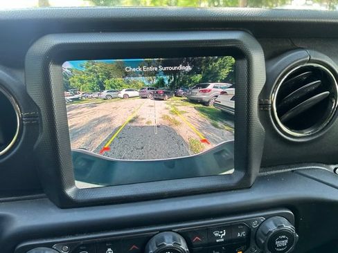 Used 2021 Jeep Gladiator Overland AWD/4WD image 13