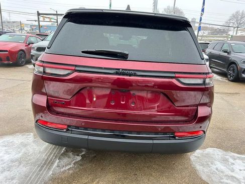 New 2025 Jeep Grand Cherokee Limited w/ Trailer Tow Package AWD/4WD image 5