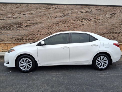 Used 2019 Toyota Corolla LE image 2