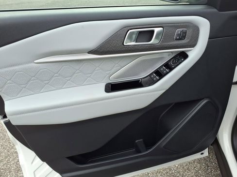 New 2025 Ford Explorer Platinum w/ Ultimate Package image 9