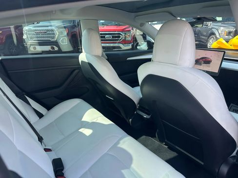 Used 2022 Tesla Model 3 Standard Range image 16