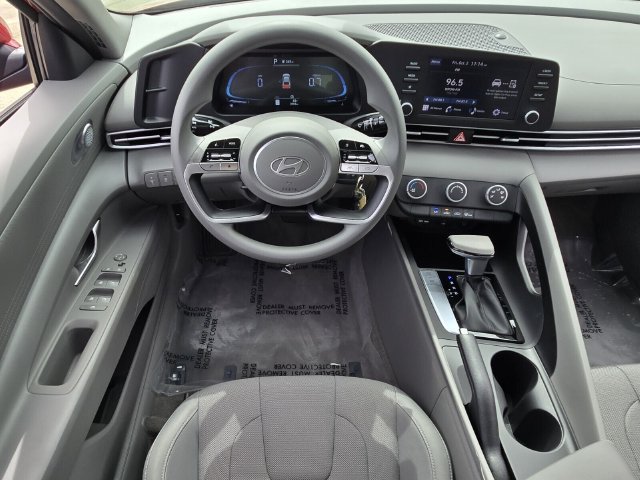 Used 2024 Hyundai Elantra SE FWD image 11