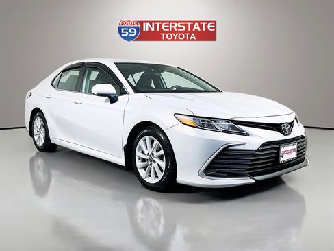 Certified 2022 Toyota Camry LE image 1