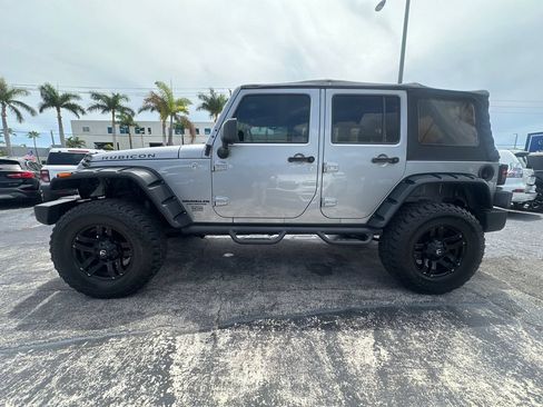Used 2015 Jeep Wrangler Unlimited Rubicon w/ Connectivity Group AWD/4WD image 8