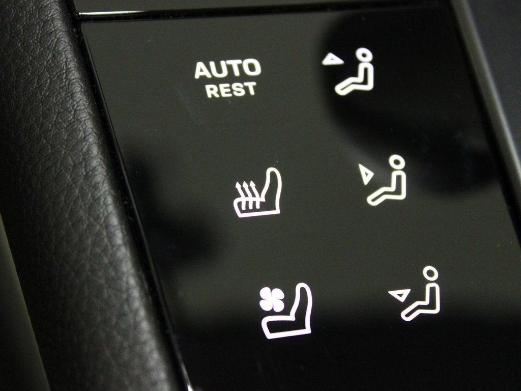 Certified 2026 Porsche Macan AWD/4WD image 29
