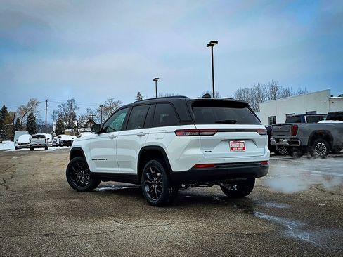 New 2025 Jeep Grand Cherokee Limited image 6
