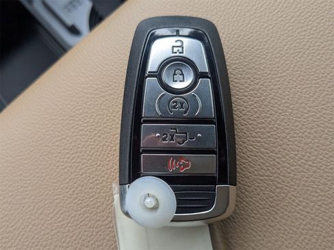 New 2026 Ford F250 Lariat w/ Black Appearance Package image 32