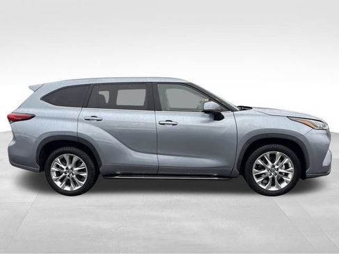 Used 2020 Toyota Highlander Limited FWD image 6
