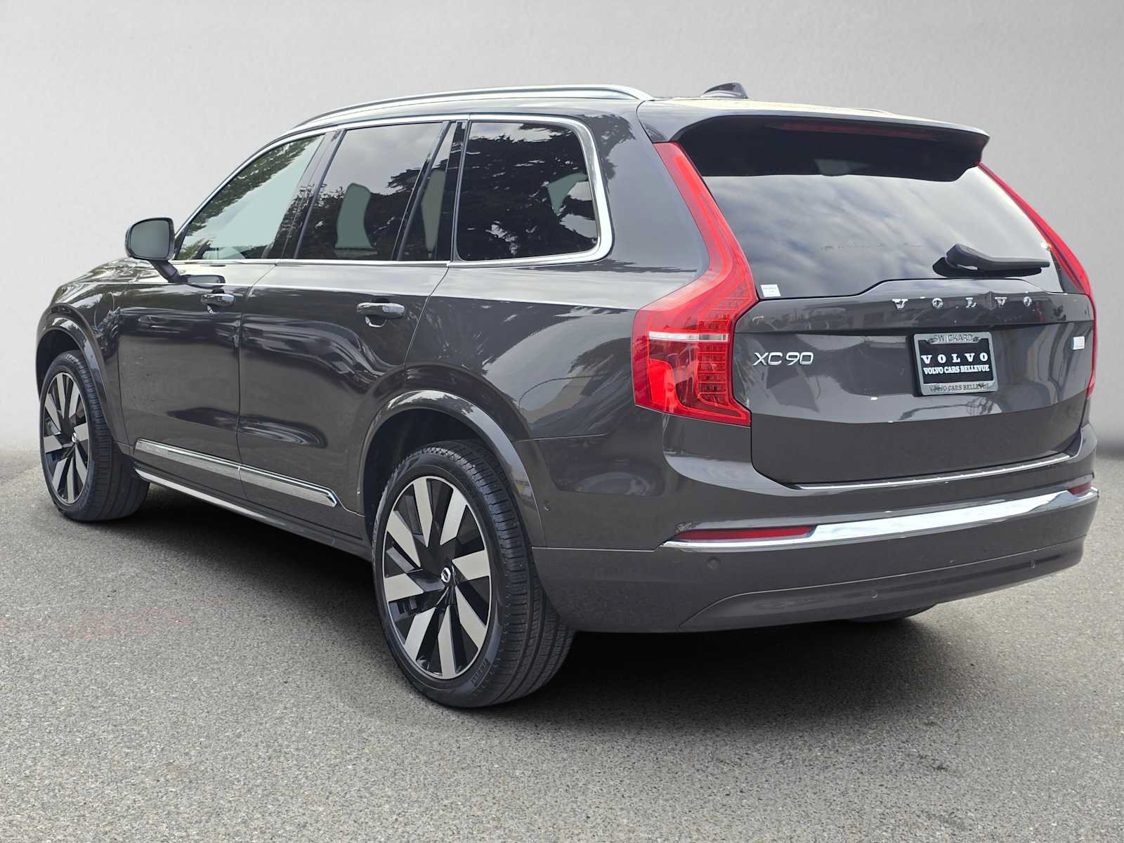 Certified 2024 Volvo XC90 T8 Ultimate w/ Protection Package Premier AWD/4WD image 6