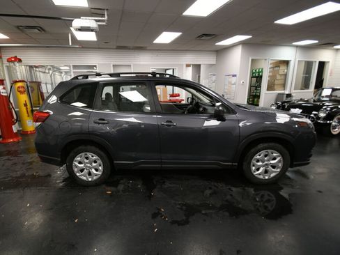 Used 2022 Subaru Forester Base image 8