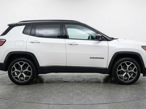Used 2025 Jeep Compass Limited AWD/4WD image 11