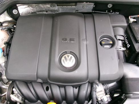 Used 2013 Volkswagen Beetle 2.5 50's Edition FWD image 38