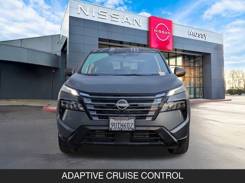 Certified 2025 Nissan Rogue SV image 4