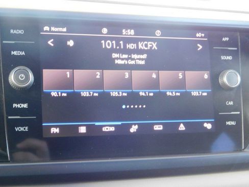 Used 2022 Volkswagen Taos SE w/ Panoramic Sunroof Package image 26