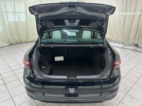 Used 2024 Volkswagen Jetta SE image 8