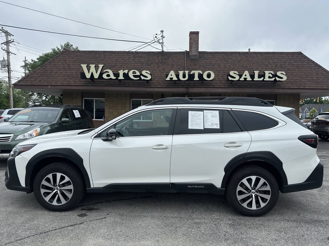 Used 2023 Subaru Outback Premium AWD/4WD image 1