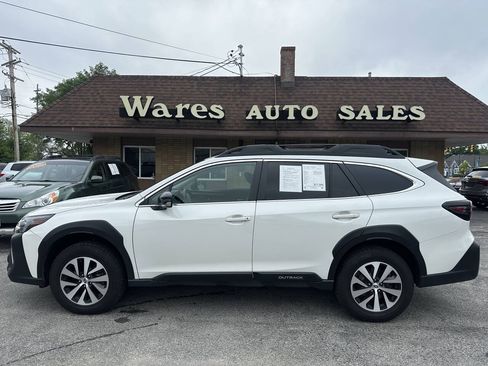Used 2023 Subaru Outback Premium AWD/4WD image 1