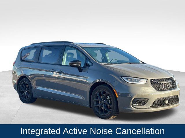 Used 2025 Chrysler Pacifica Limited FWD image 11