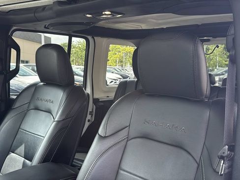 Used 2023 Jeep Wrangler Unlimited Sahara w/ Cold Weather Group AWD/4WD image 13