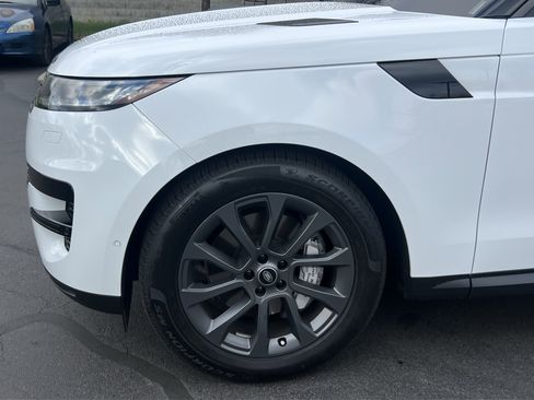 Certified 2025 Land Rover Range Rover Sport SE image 12