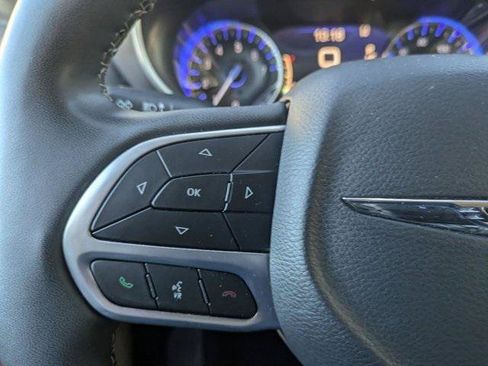 Certified 2022 Chrysler Pacifica Touring-L FWD image 18