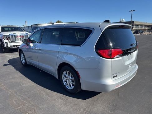 Used 2024 Chrysler Voyager LX image 7
