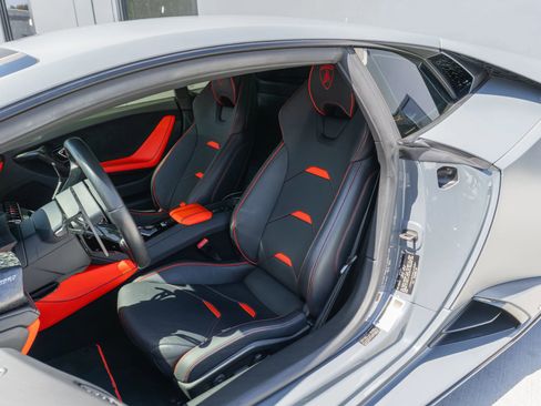 Used 2022 Lamborghini Huracan EVO RWD image 11