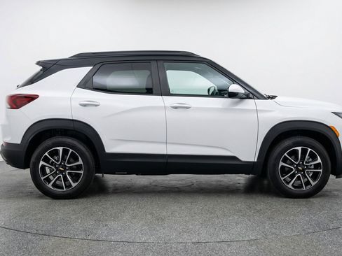 Used 2025 Chevrolet TrailBlazer LT image 11