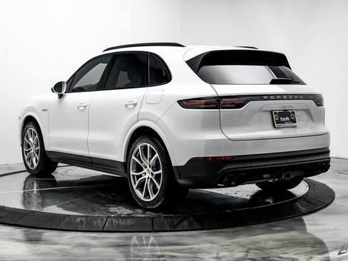 Used 2023 Porsche Cayenne image 9