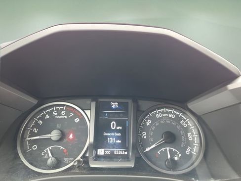 Used 2022 Toyota Tacoma TRD Off-Road image 25