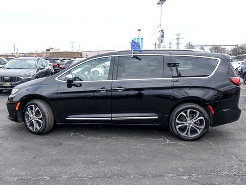 Used 2024 Chrysler Pacifica Pinnacle image 5
