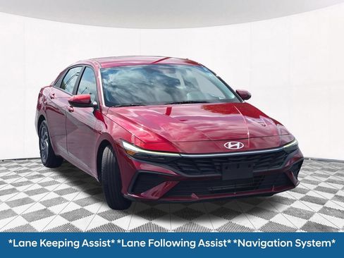 Used 2024 Hyundai Elantra SEL FWD image 7