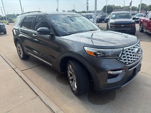 Used 2020 Ford Explorer Platinum w/ Premium Technology Package AWD/4WD image 4
