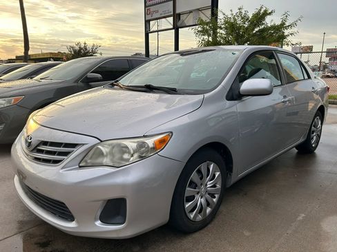 Used 2013 Toyota Corolla LE FWD image 1
