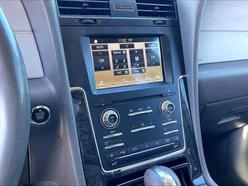 Used 2017 Lincoln Navigator Select RWD image 25